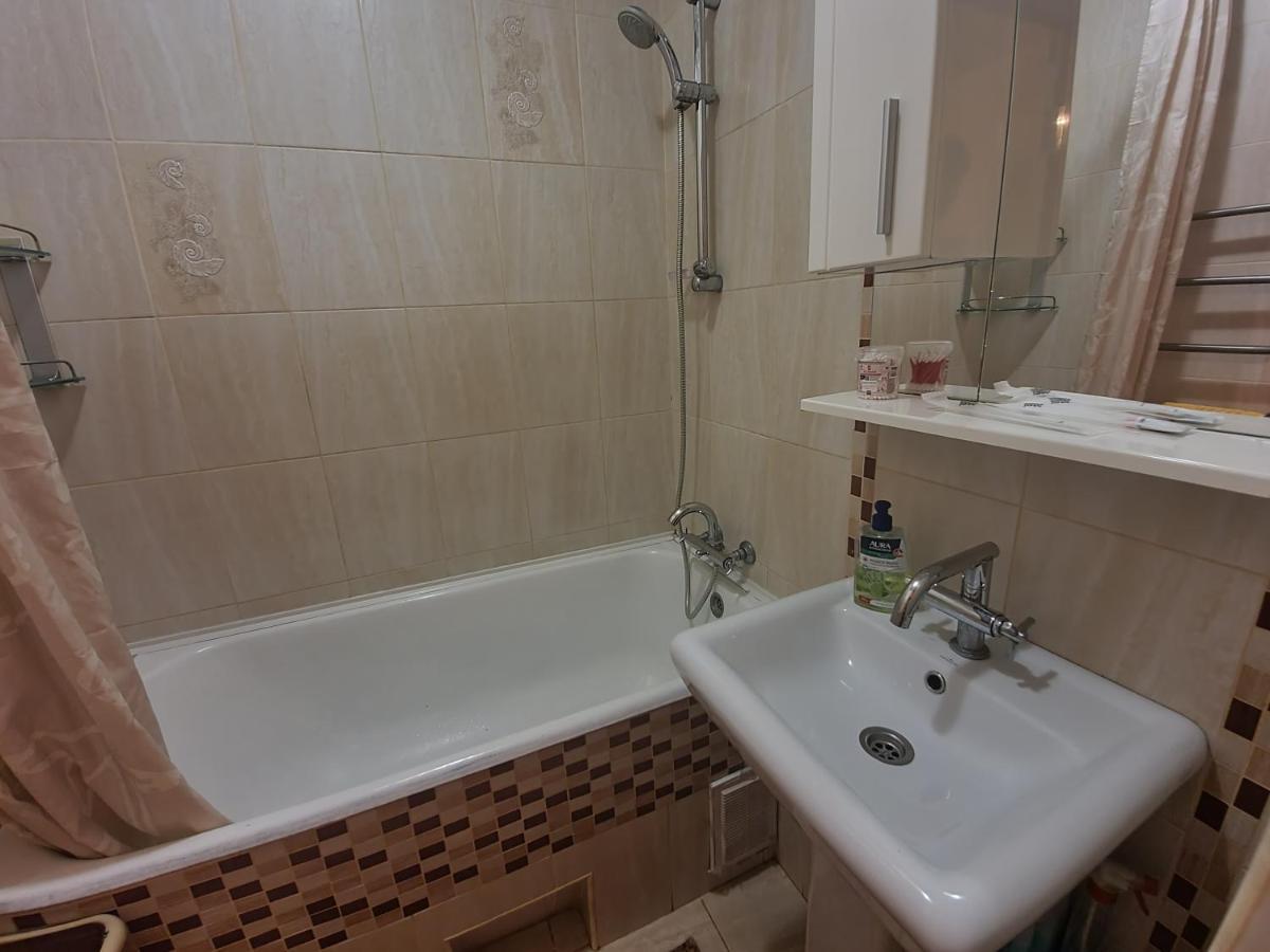 2-Х Комнатная Квартира Посуточно Shymkent Ngoại thất bức ảnh